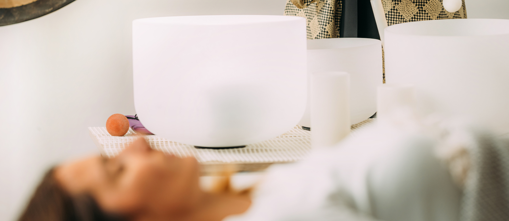 A Ciência e a Metafísica por Trás da Atuação Energética dos Cristais no Campo Áurico Humano