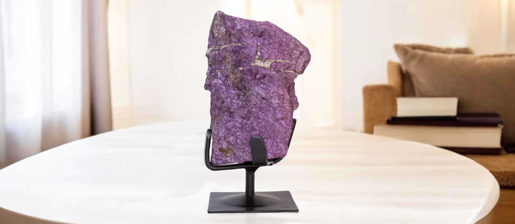 Purpurita: a pedra preciosa para períodos de transição, evolução e mudanças