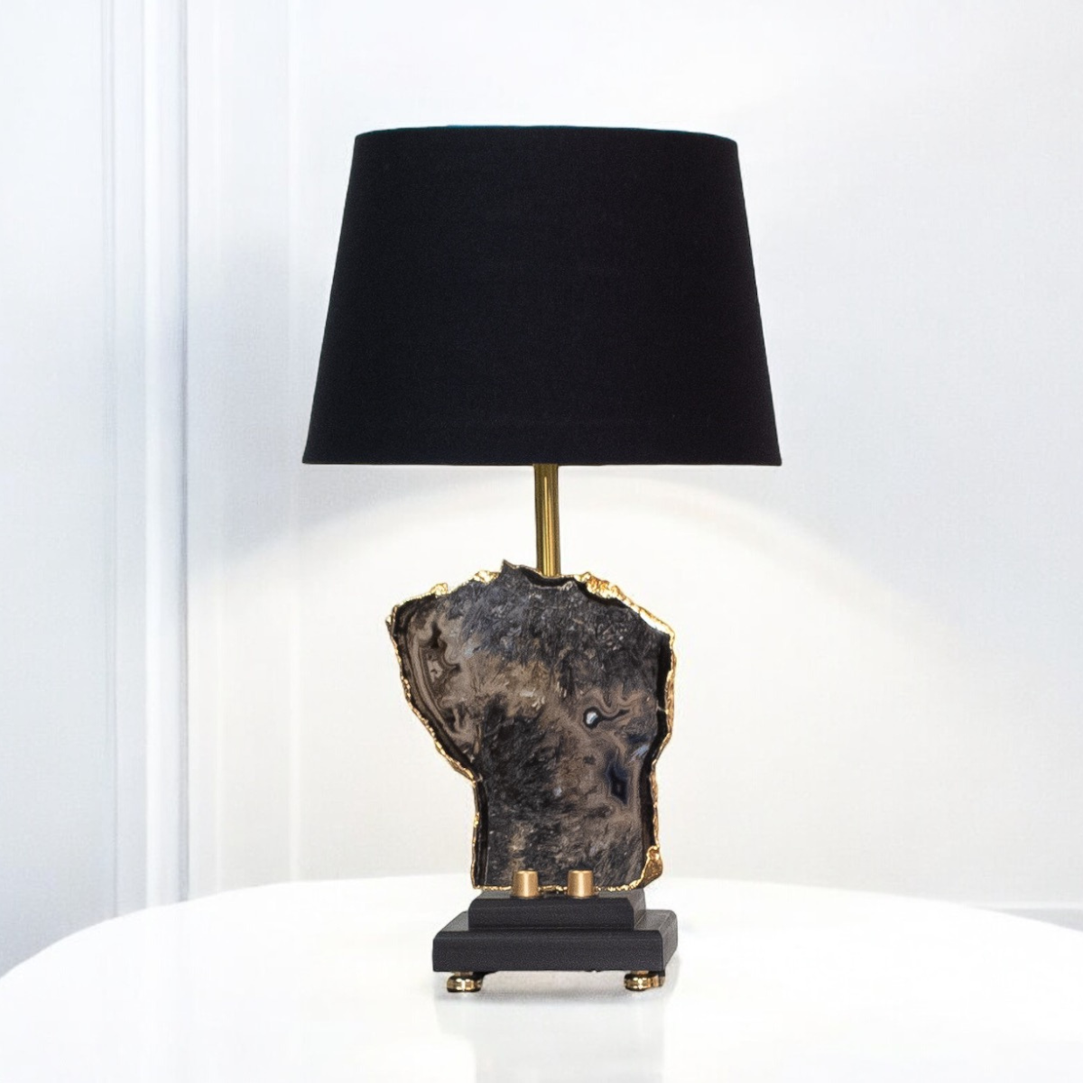 Abajur Chapa de Ágata Natural Banho Ouro na Base de Madeira Preta