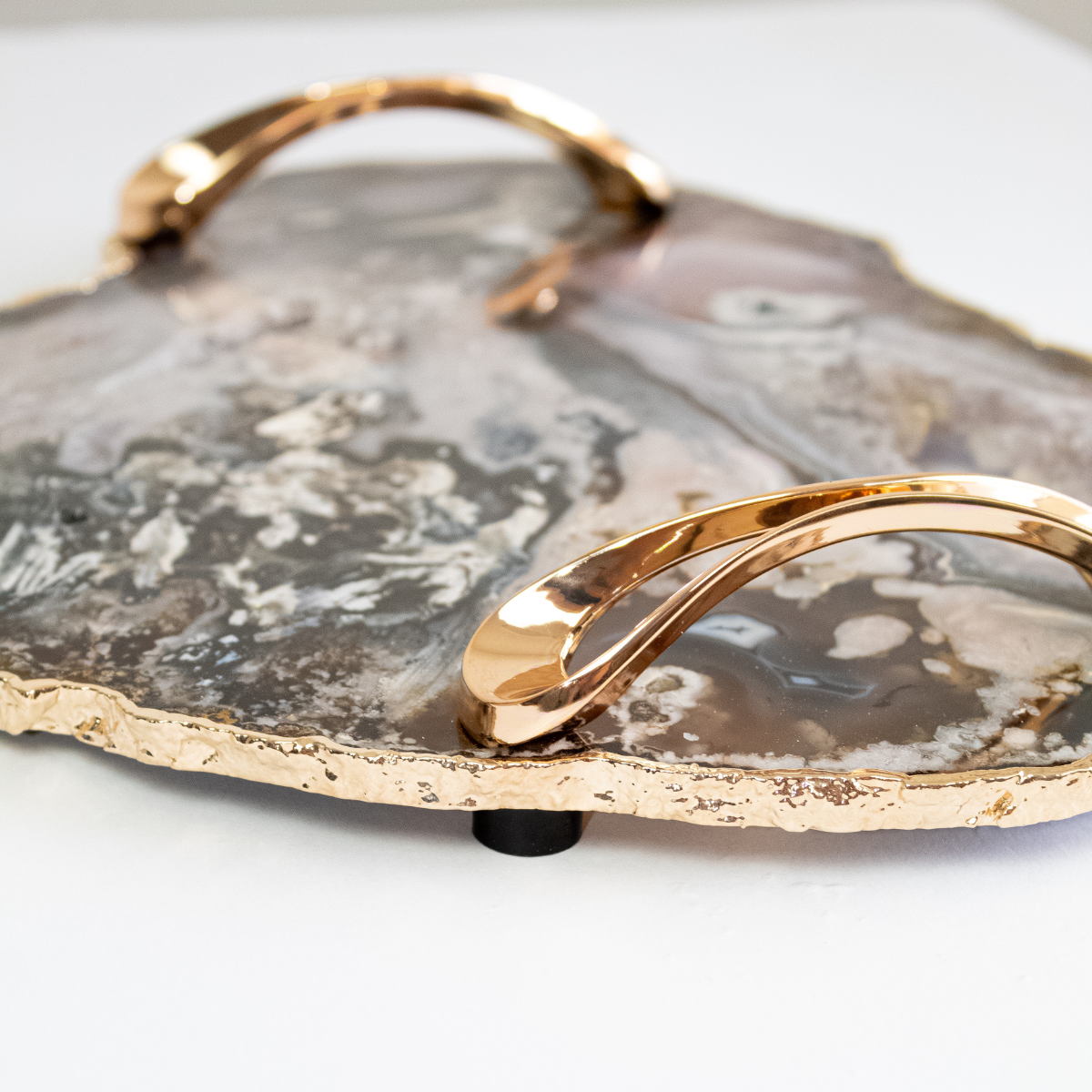 Bandeja Ágata Natural Banho Ouro com Pé e Alça