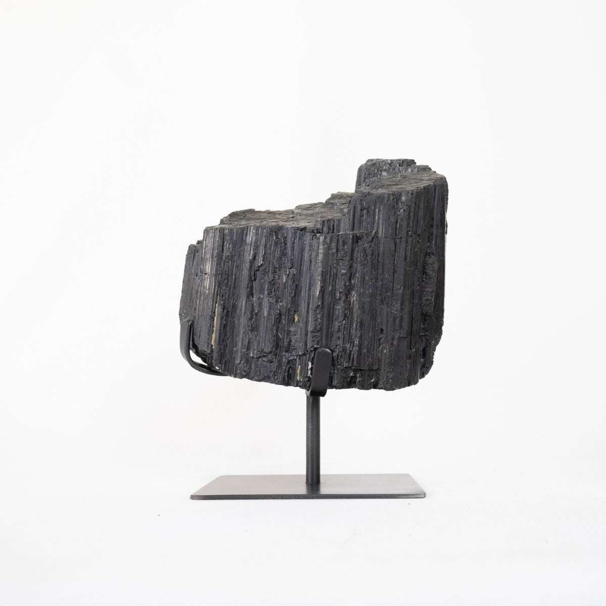 Pedra Turmalina Negra Bruta na Base Metal Preto Fosco 2,660 kg