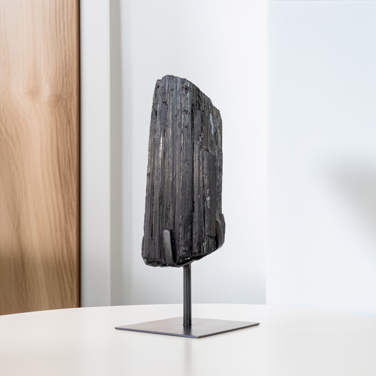 Pedra Turmalina Negra Bruta na Base Metal Preto Fosco 3,780 kg