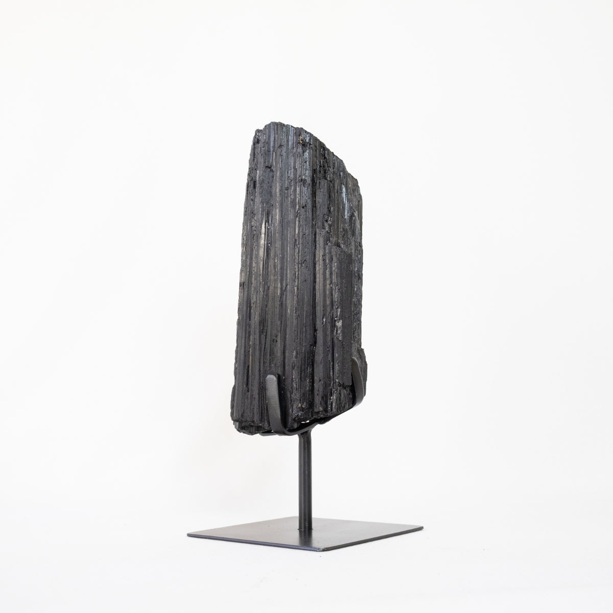 Pedra Turmalina Negra Bruta na Base Metal Preto Fosco 3,780 kg