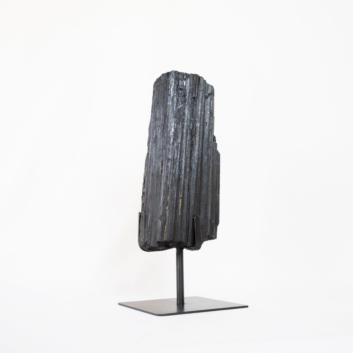 Pedra Turmalina Negra Bruta na Base Metal Preto Fosco 3,780 kg