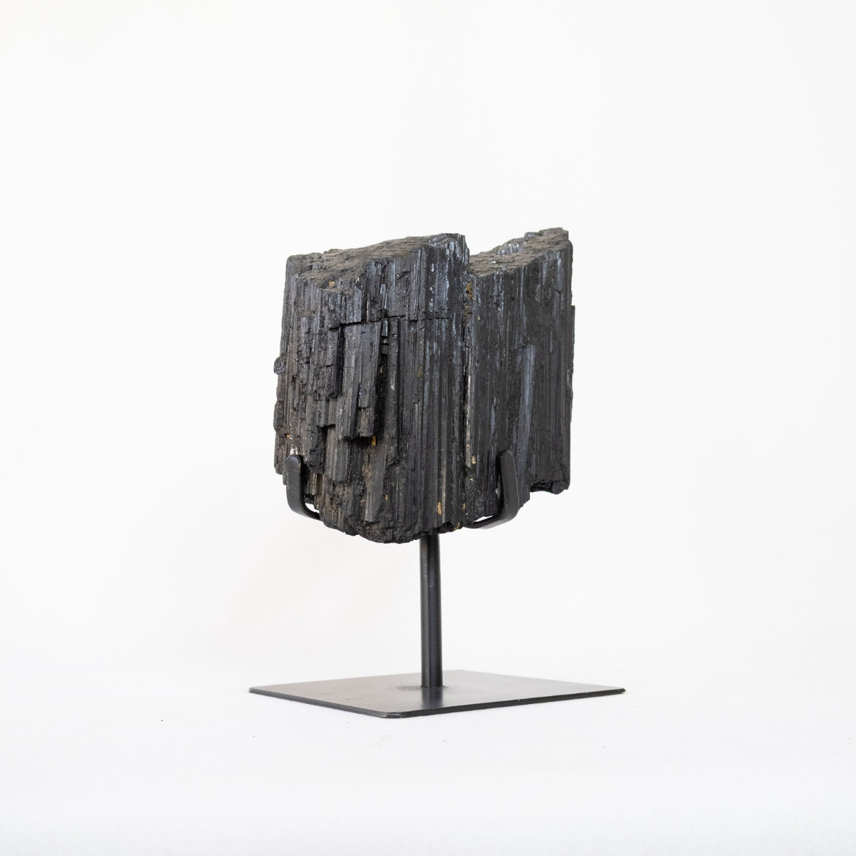 Pedra Turmalina Negra Bruta na Base Metal Preto Fosco 3,980 kg
