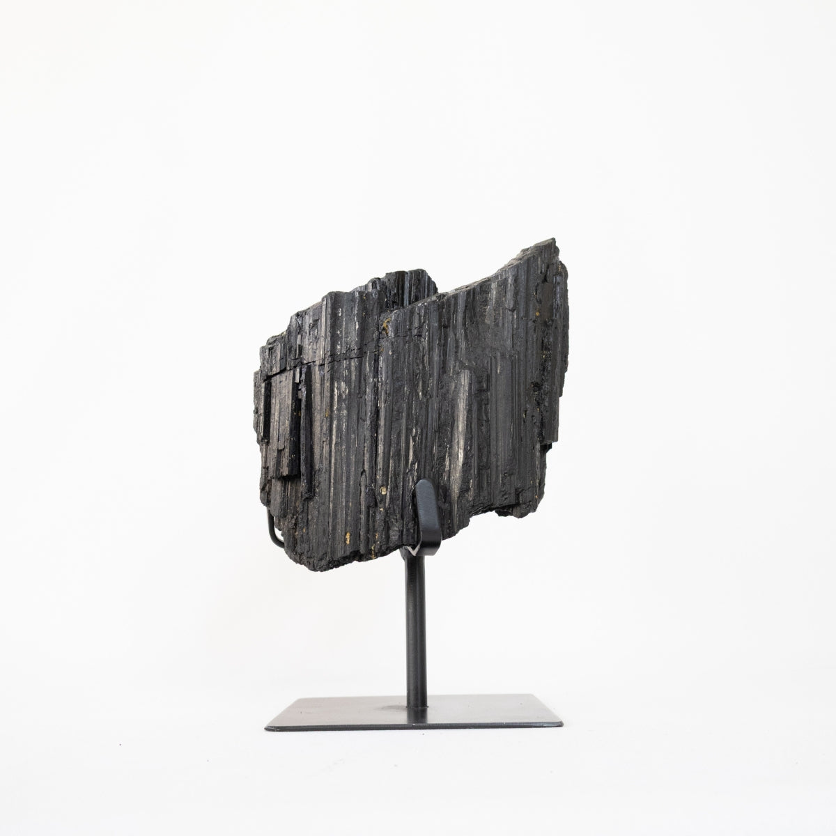 Pedra Turmalina Negra Bruta na Base Metal Preto Fosco 3,980 kg