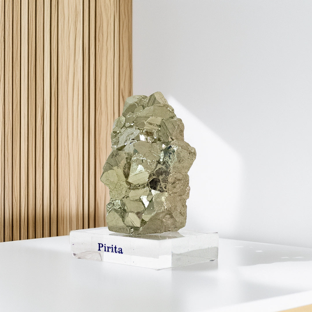 Pedra Pirita Cúbica de Navajun Espanha na Base Acrílica 848 gramas (coleção)