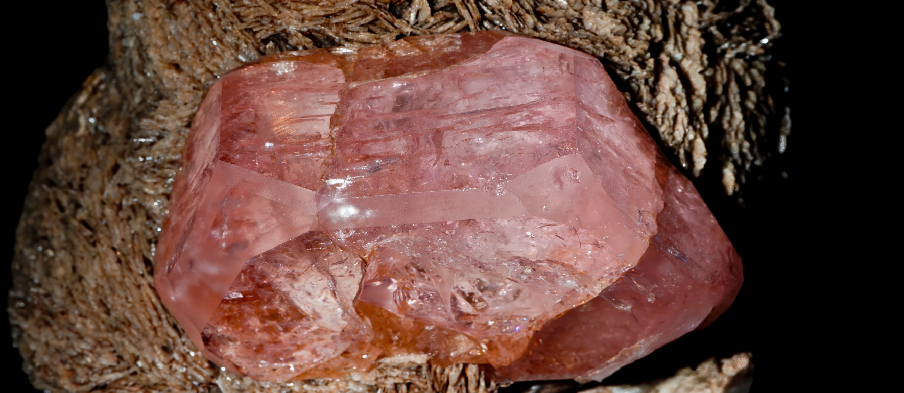 Morganita: A Pedra do Amor Divino e da Cura Emocional