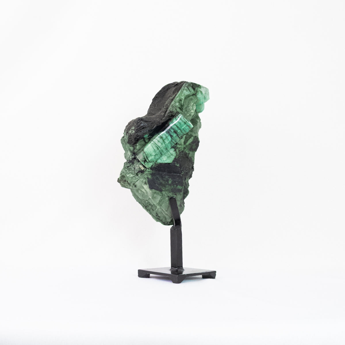 Pedra Esmeralda Extra Semi Polida na Base Metal Preto 4,230 kg