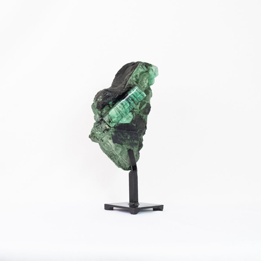Pedra Esmeralda Extra Semi Polida na Base Metal Preto 4,230 kg