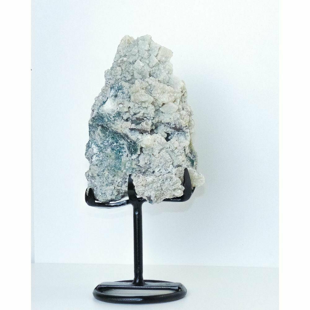 Calcedônia natural na base de metal preto 1,4 kg - peça única