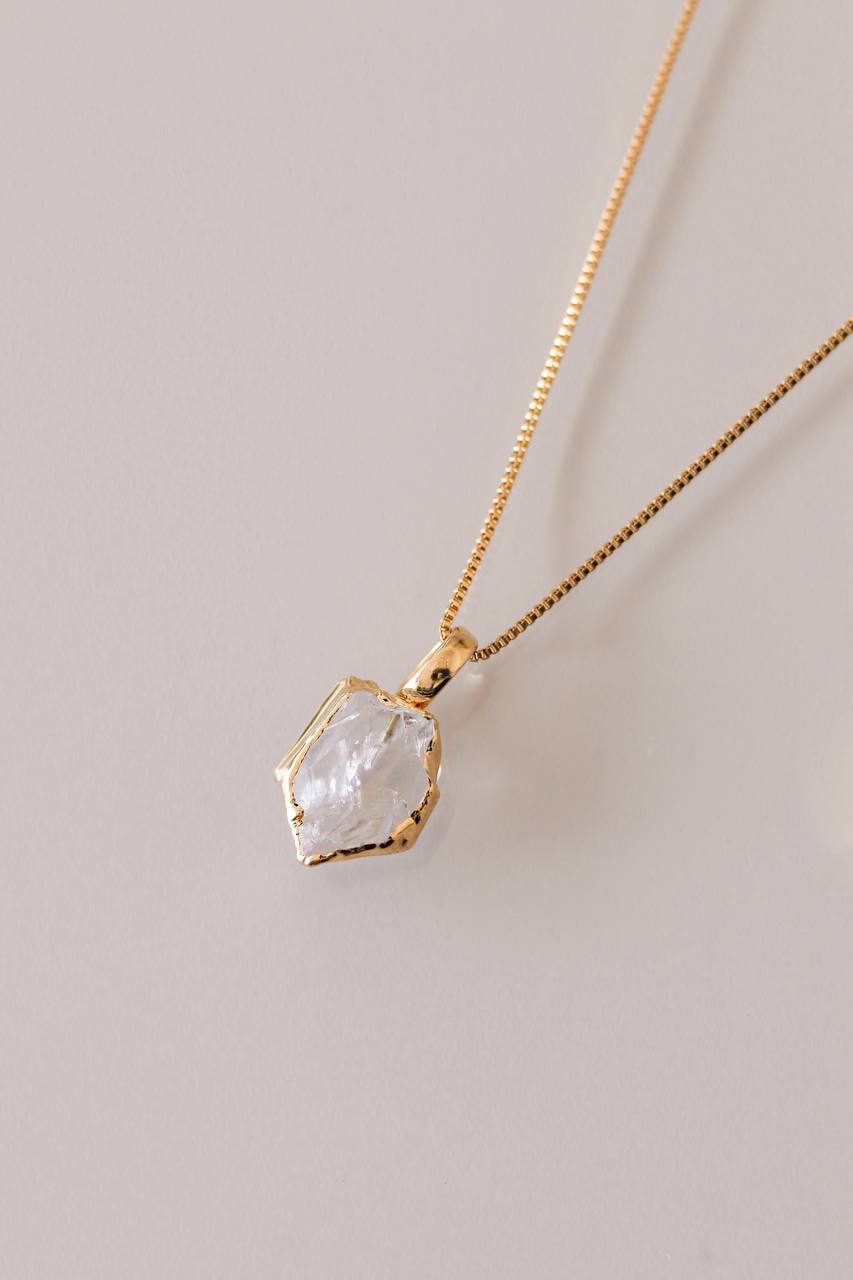 Colar Detalhes Cristal de Quartzo Banho Ouro 18k