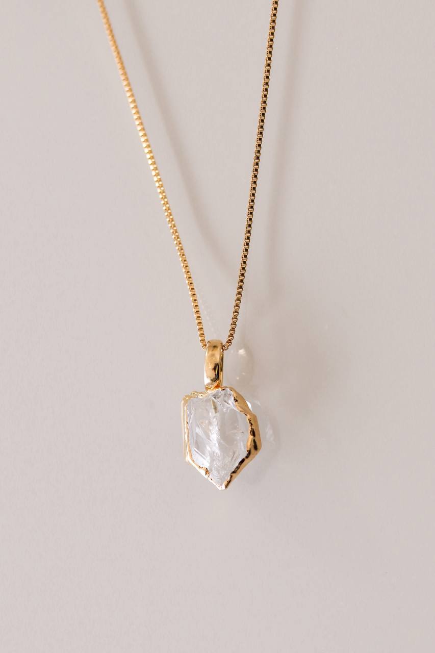 Colar Detalhes Cristal de Quartzo Banho Ouro 18k