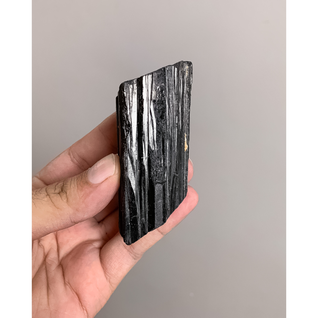 Pedra Turmalina Negra Natural Bruta 144 gramas