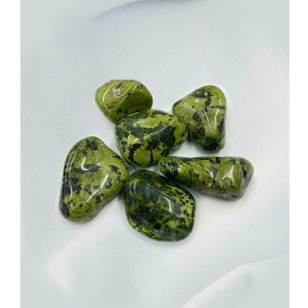 Pedra Jade Nefrita Rolada 20 a 30 gramas