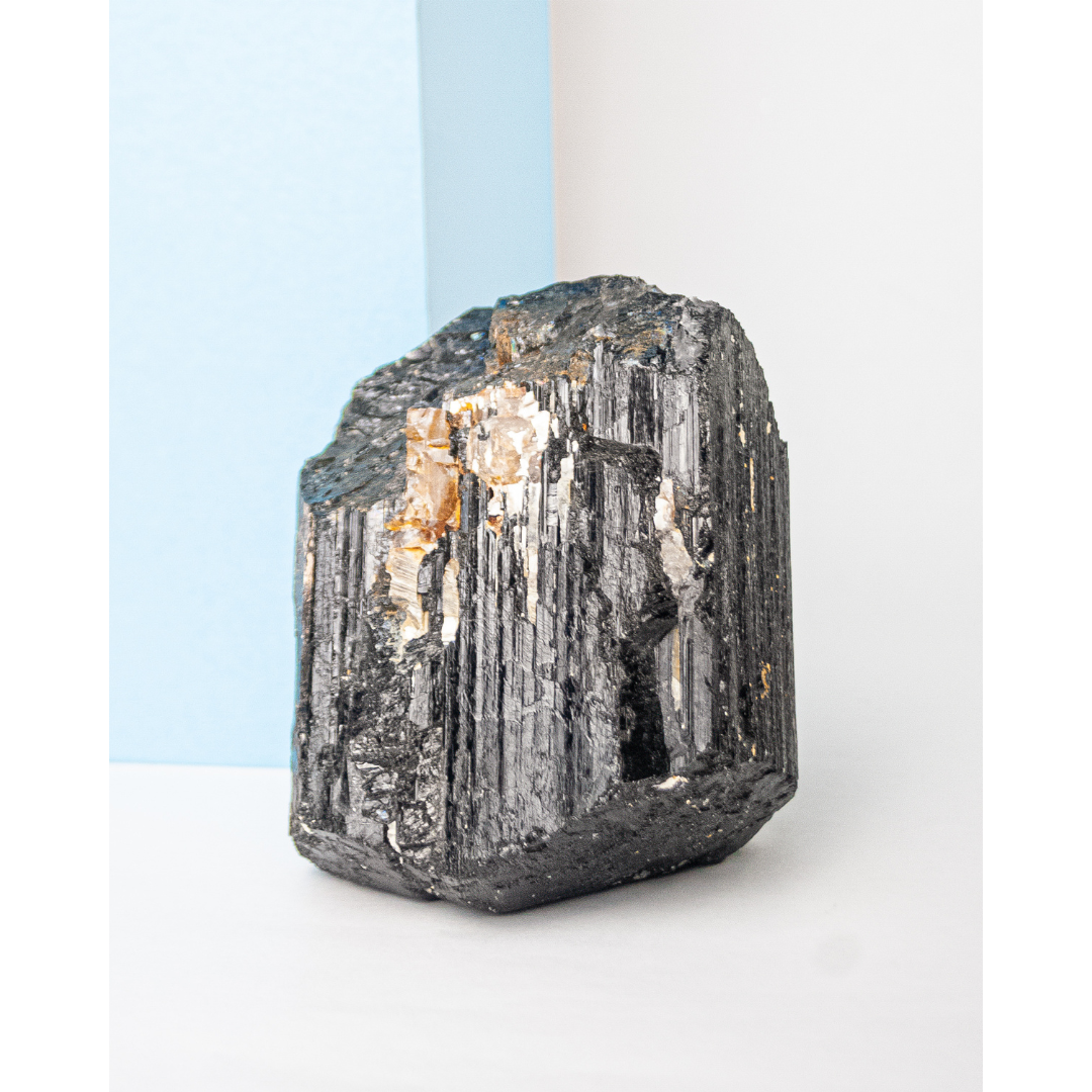 Pedra Turmalina Negra com Terminação Natural Cristalizada 720 gramas