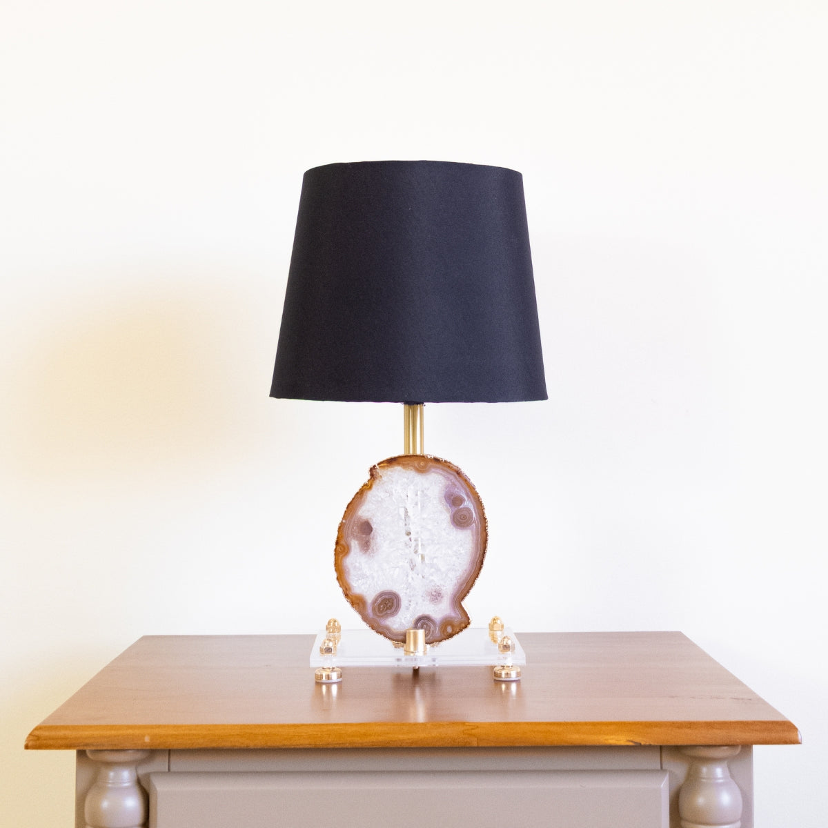 Abajur Chapa de Ágata Natural Banho Ouro na Base Acrílica