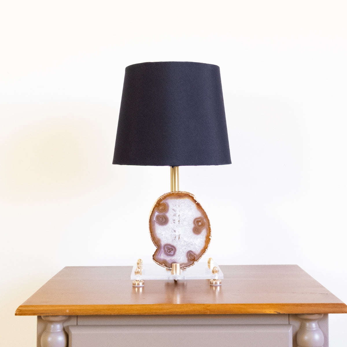 Abajur Chapa de Ágata Natural Banho Ouro na Base Acrílica