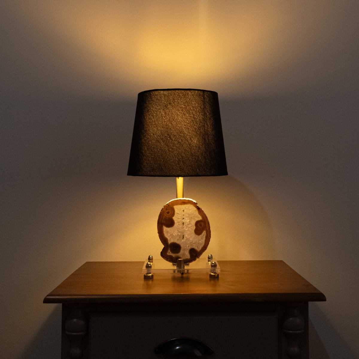 Abajur Chapa de Ágata Natural Banho Ouro na Base Acrílica