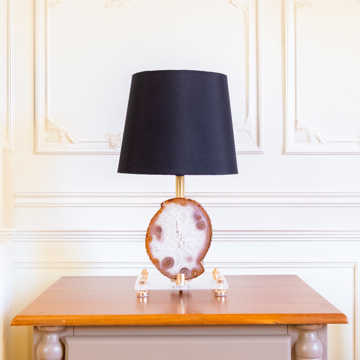 Abajur Chapa de Ágata Natural Banho Ouro na Base Acrílica