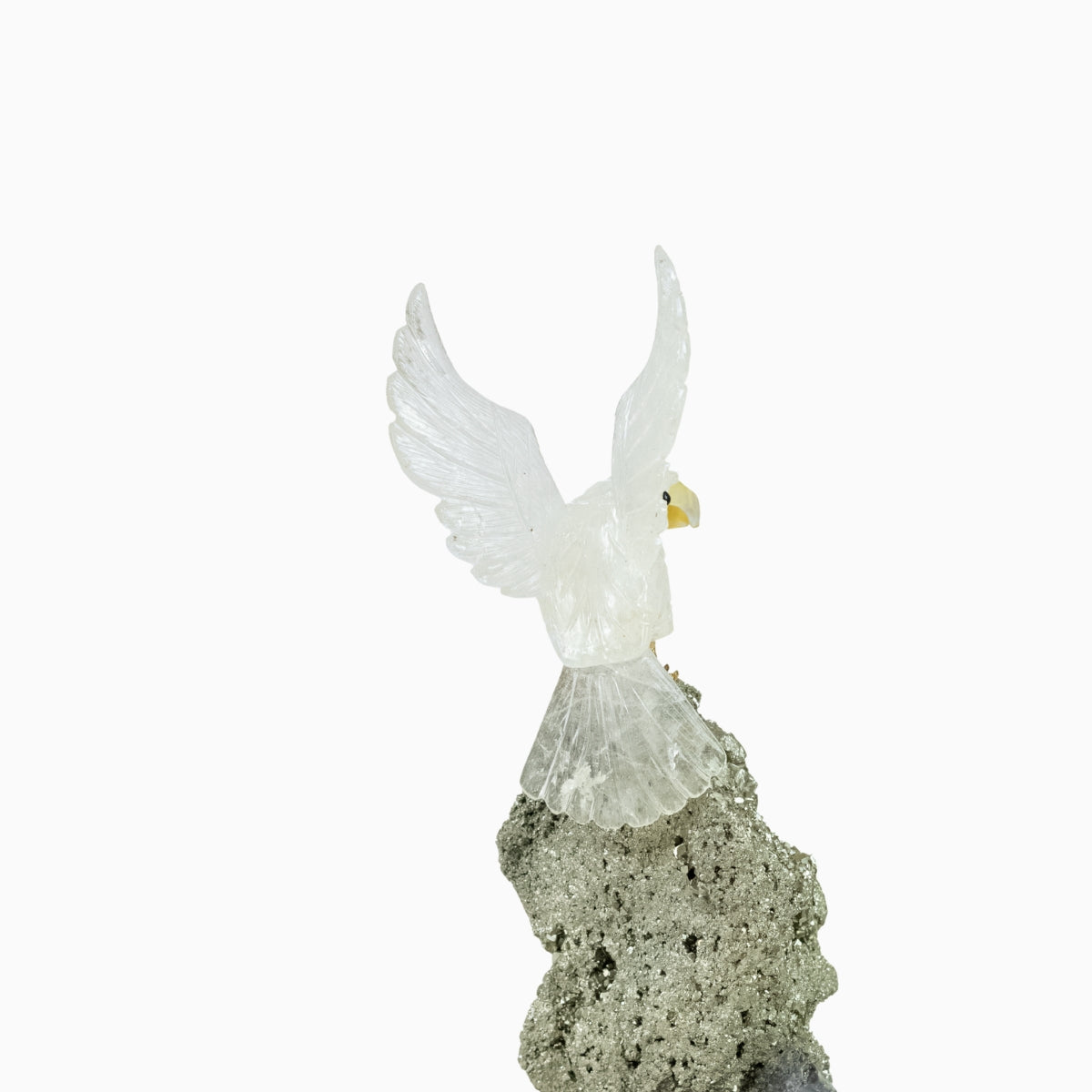 Arara Esculpida em Cristal de Quartzo na Pedra Pirita Base Madeira