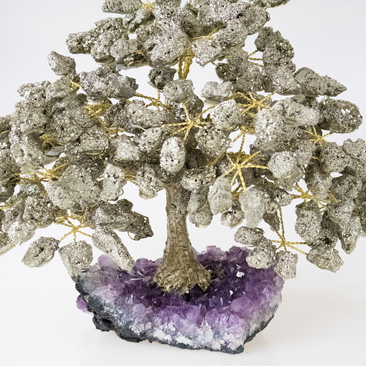 Árvore Prosperidade Pedra Pirita na Base Drusa Ametista Grande 4,059 kg