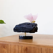 Borboleta Esculpida em Quartzo Rosa na Base de Turmalina Negra 1,610 kg