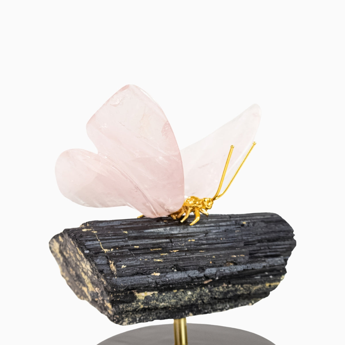 Borboleta Esculpida em Quartzo Rosa na Base de Turmalina Negra 1,923 kg
