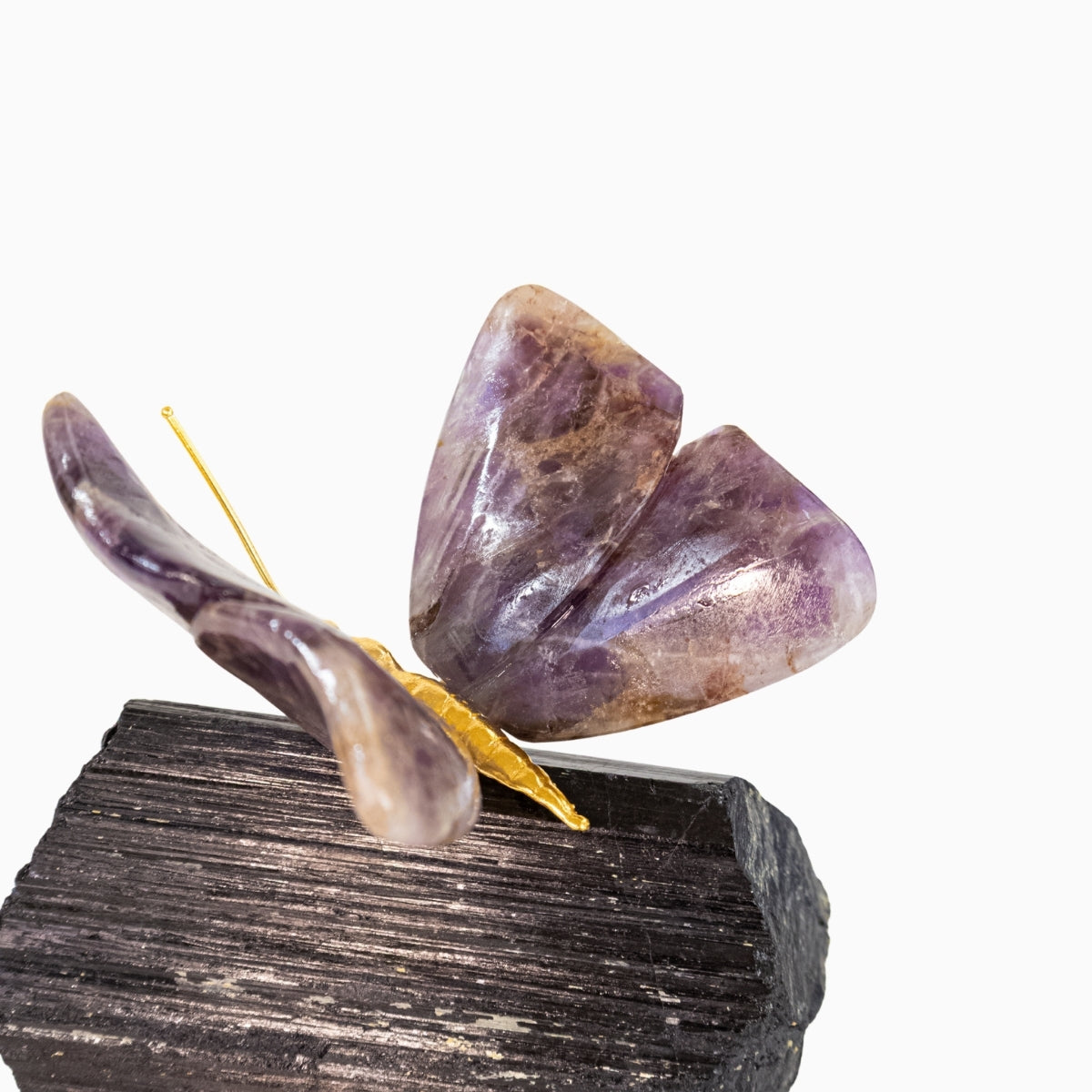 Borboleta Esculpida em Super Seven na Base de Turmalina Negra 1,654 kg