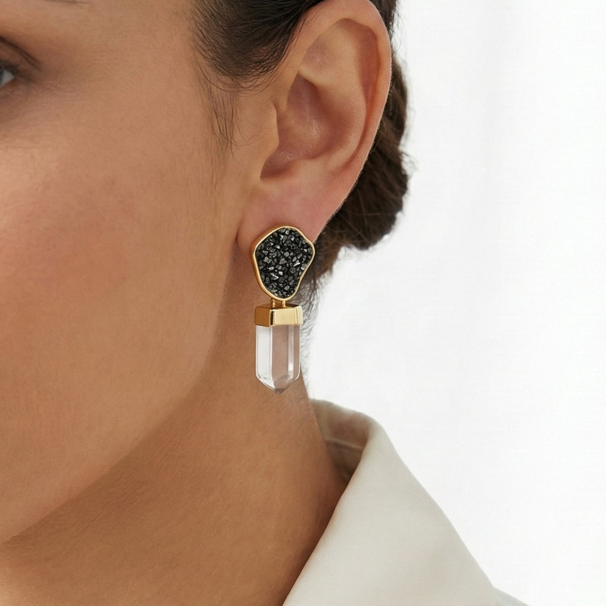 Brinco Pirita e Ponta de Cristal Banho Ouro