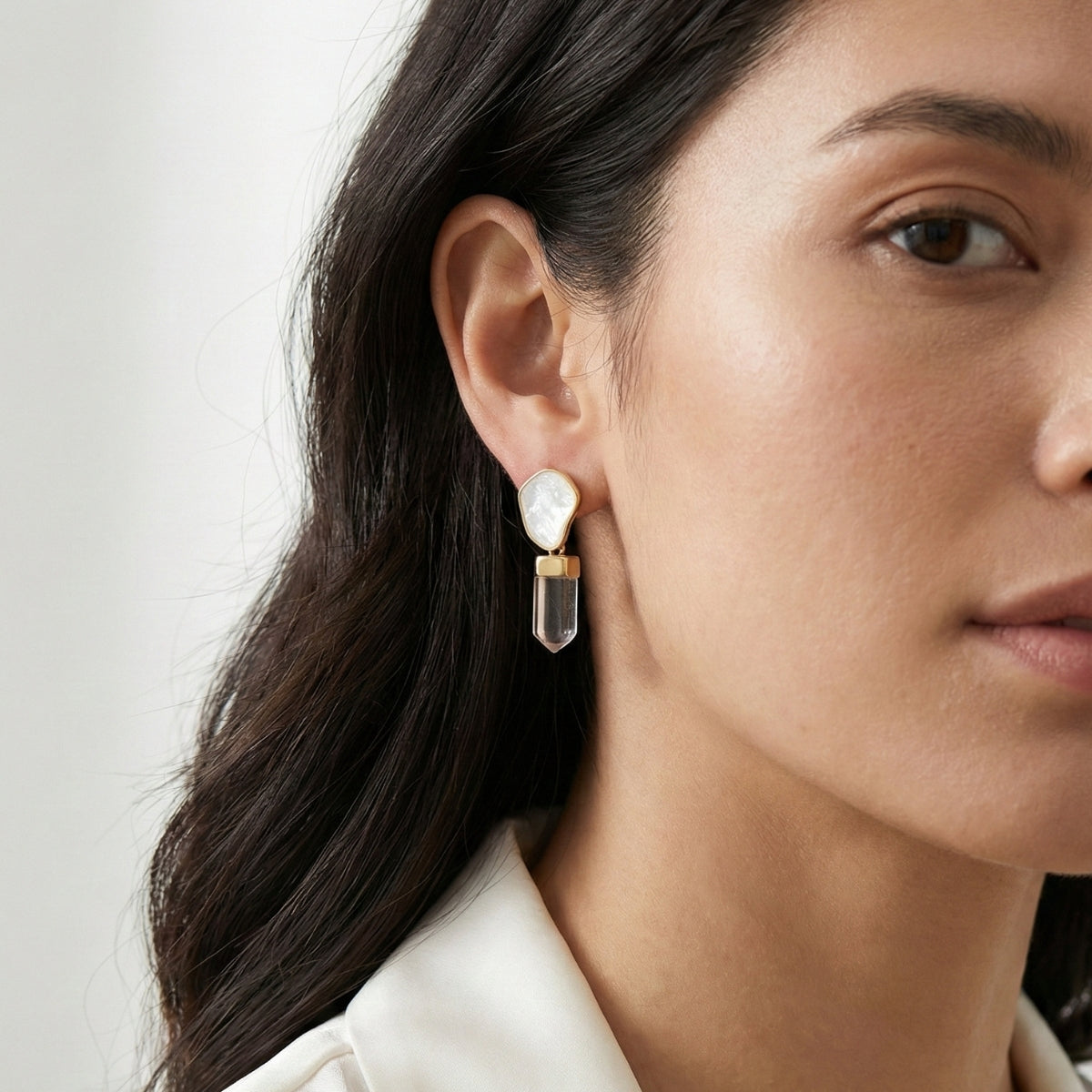 Brinco Selenita Branca e Ponta de Cristal Banho Ouro