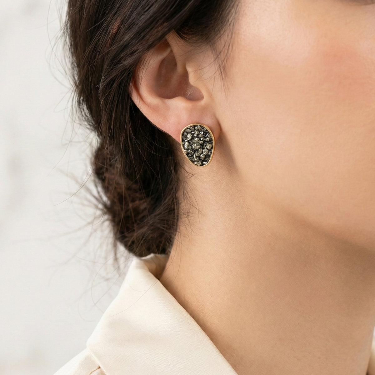 Brinco fragmentos Pirita Banho Ouro