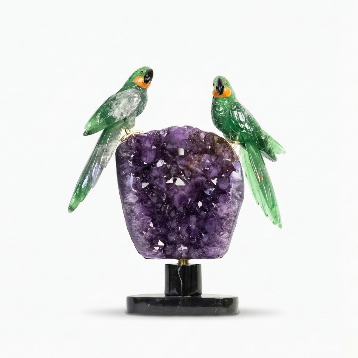 Casal de Araras Esculpido em Fluorita Verde na Drusa de Ametista na Base giratória de mármore negro 11,500 kg