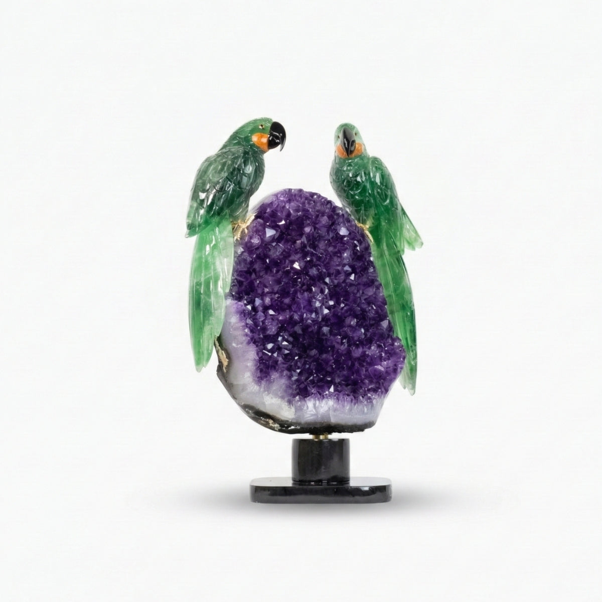 Casal de Araras Esculpido em Fluorita Verde na Drusa de Ametista na Base giratória de mármore negro 15,600 kg