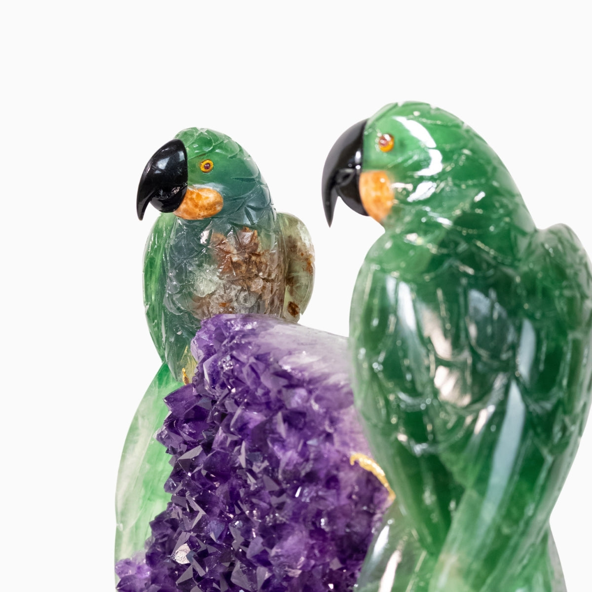 Casal de Araras Esculpido em Fluorita Verde na Drusa de Ametista na Base giratória de mármore negro 15,600 kg