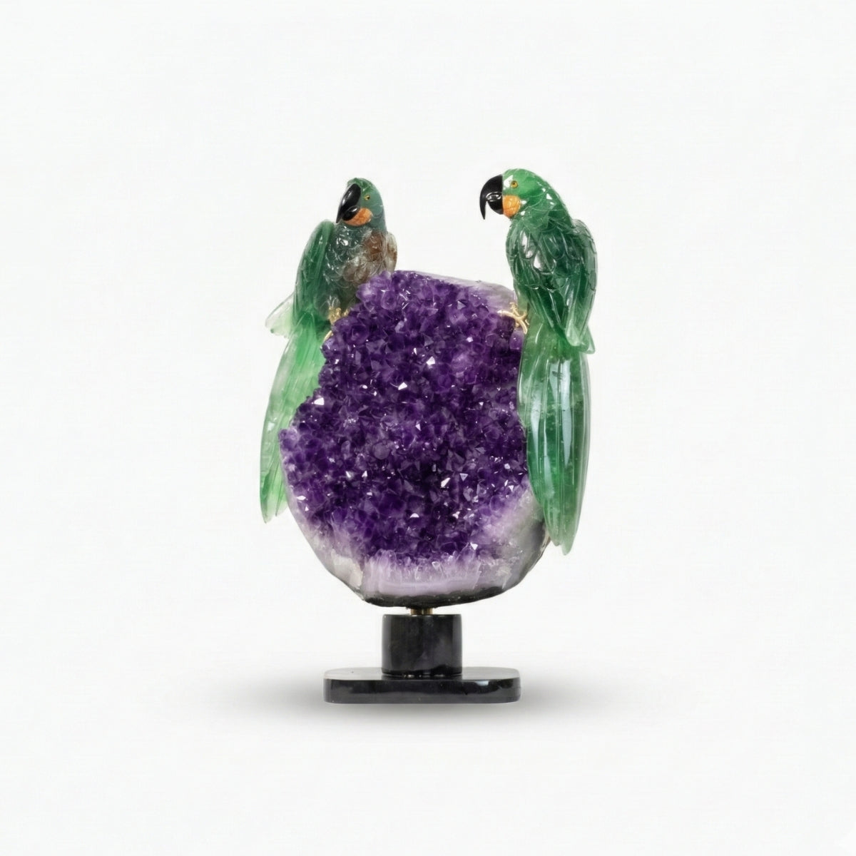 Casal de Araras Esculpido em Fluorita Verde na Drusa de Ametista na Base giratória de mármore negro 15,600 kg