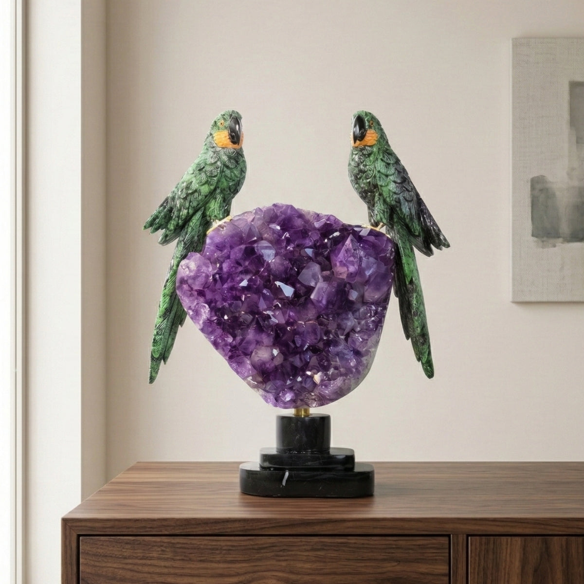 Casal de Araras Esculpido em Rubi com Zoisita na Drusa de Ametista na Base giratória de mármore negro 14,750 kg