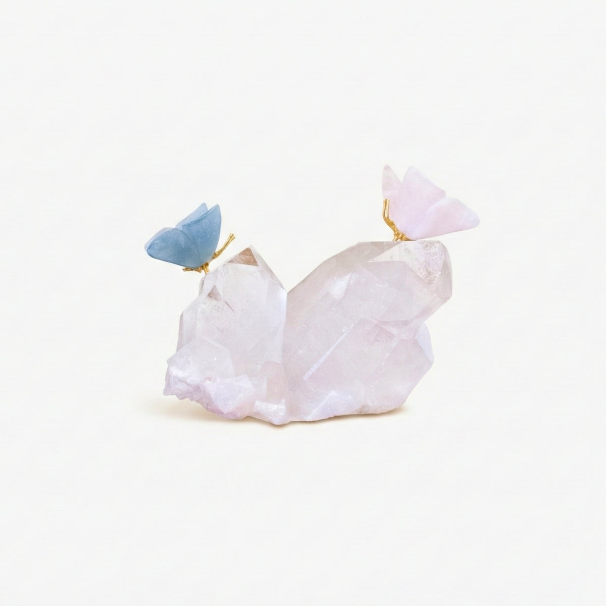 Casal de Borboletas Esculpida em Ônix Azul Argentino e Quartzo Rosa Na Drusa de Cristal Quartzo