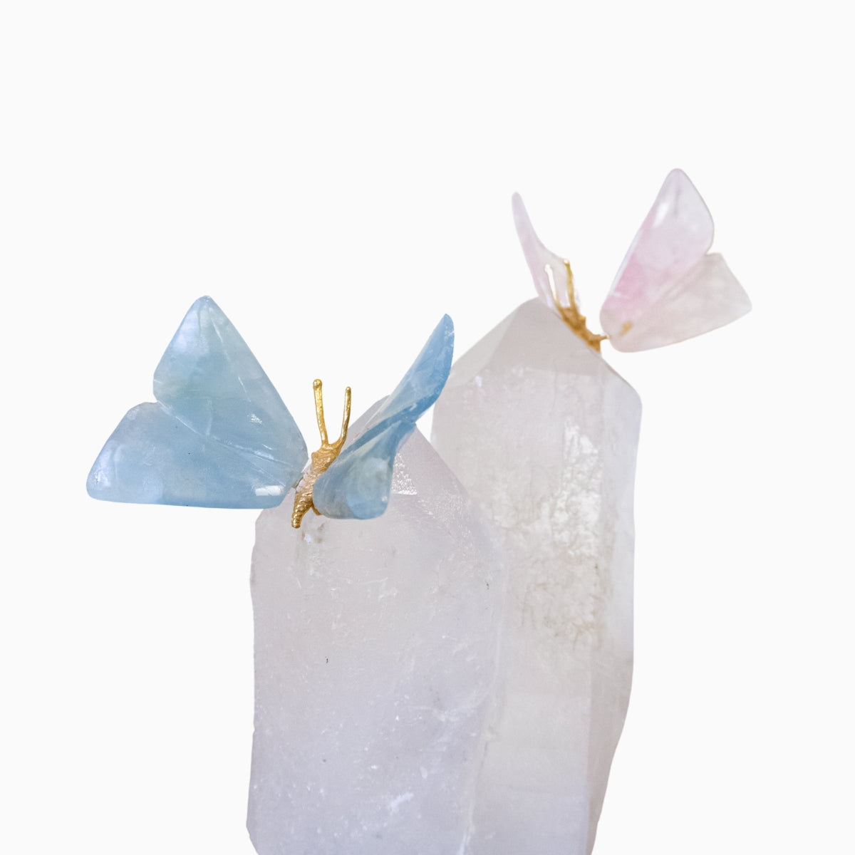 Casal de Borboletas Esculpida em Ônix Azul Argentino e Quartzo Rosa Na Drusa de Cristal Quartzo 1,282 kg