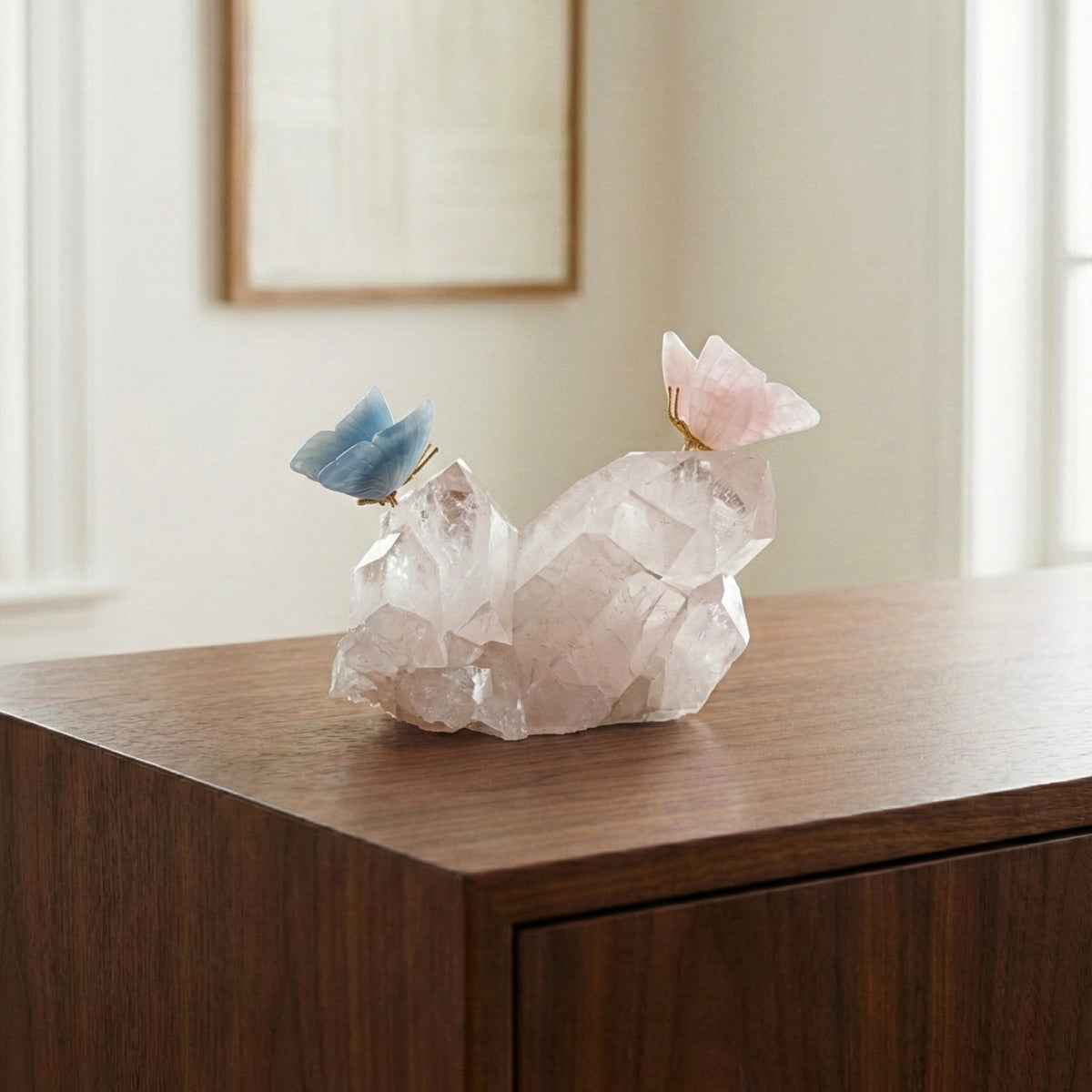 Casal de Borboletas Esculpida em Ônix Azul Argentino e Quartzo Rosa Na Drusa de Cristal Quartzo 1,384kg