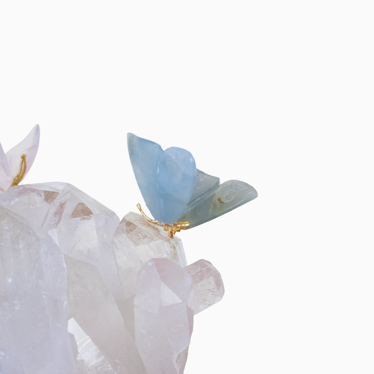 Casal de Borboletas Esculpida em Ônix Azul Argentino e Quartzo Rosa Na Drusa de Cristal Quartzo 1,384kg