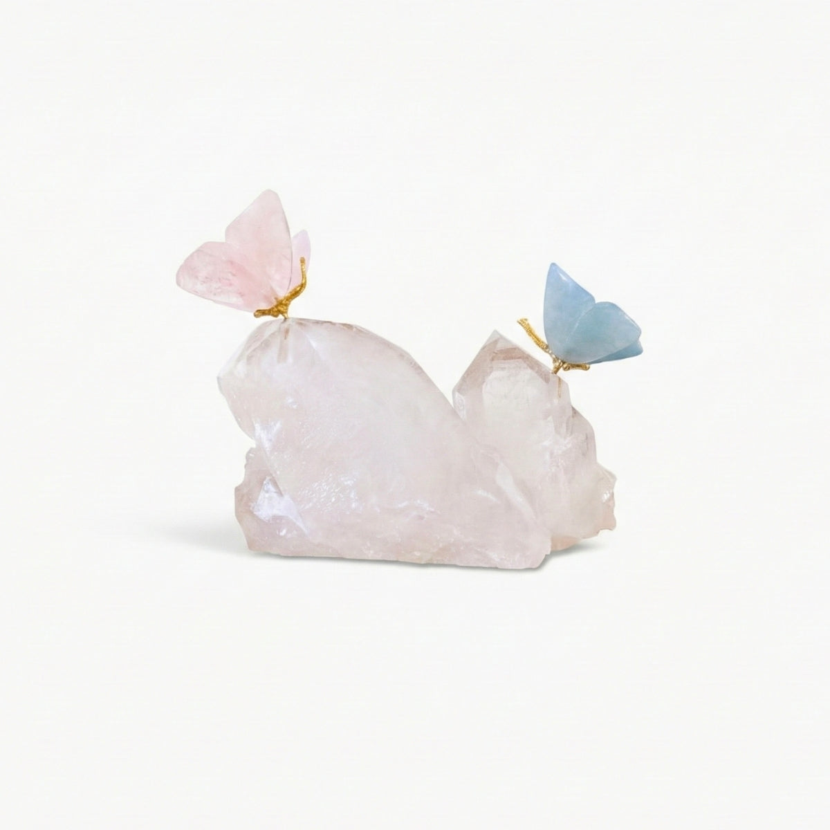 Casal de Borboletas Esculpida em Ônix Azul Argentino e Quartzo Rosa Na Drusa de Cristal Quartzo 1,462kg