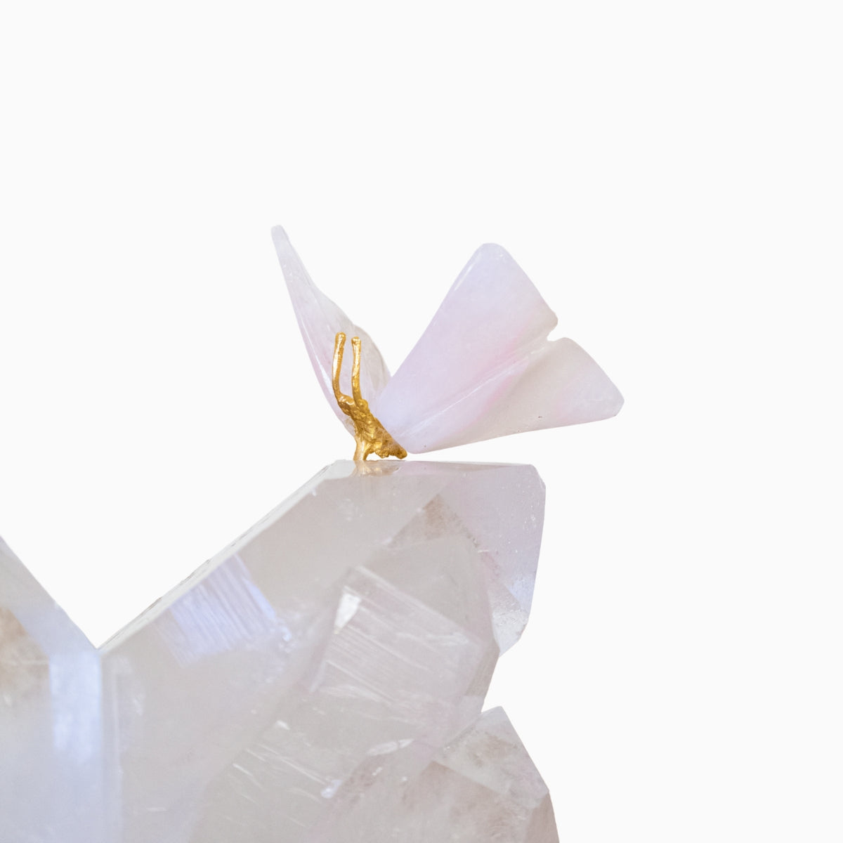 Casal de Borboletas Esculpida em Ônix Azul Argentino e Quartzo Rosa Na Drusa de Cristal Quartzo 1,462kg