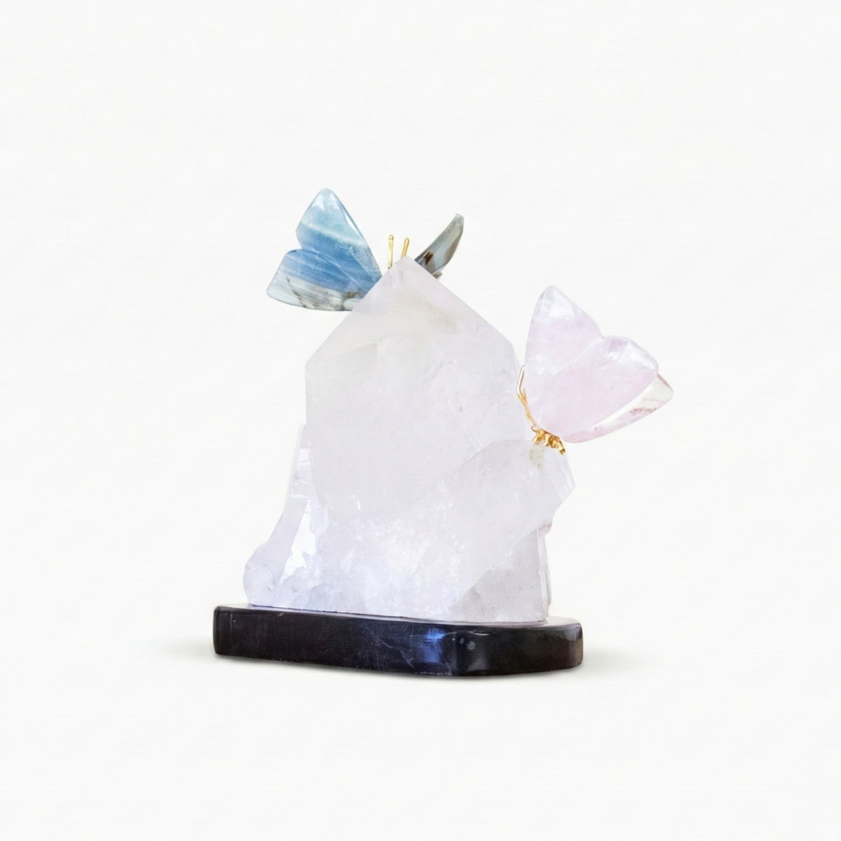 Casal de Borboletas Esculpida em Ônix Azul Argentino e Quartzo Rosa Na Drusa de Cristal Quartzo 1,509 kg