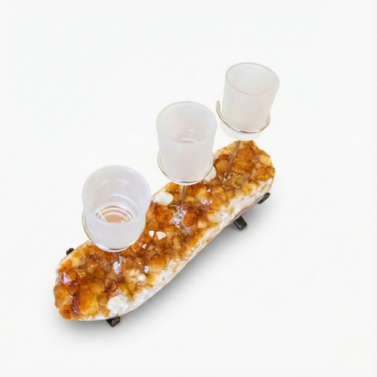 Castiçal Triplo com Drusa de Citrino e Suporte em Vidro Fosco Branco Base Metal Preto 2,709 kg
