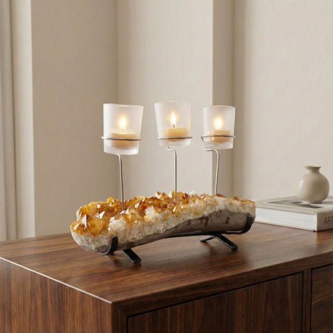 Castiçal Triplo com Drusa de Citrino e Suporte em Vidro Fosco Branco Base Metal Preto 2,709 kg