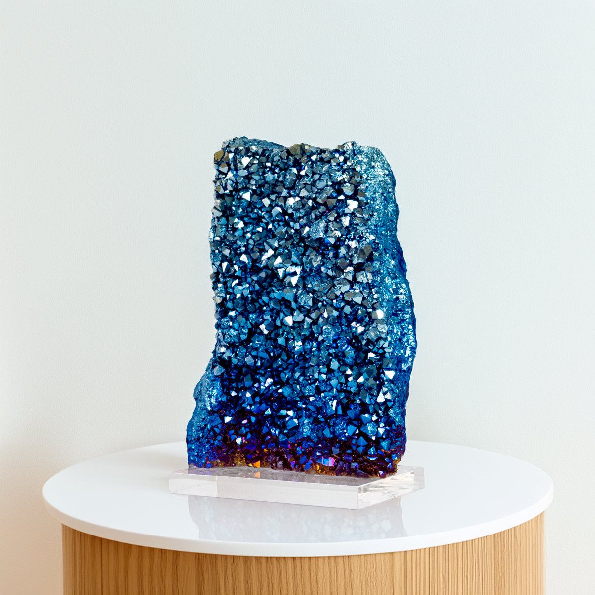 Drusa Quartzo Titânio Blue na Base Acrílica 4,480 kg