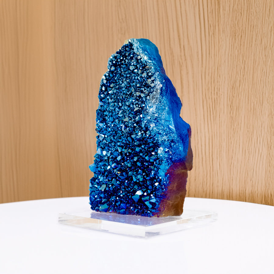 Drusa Quartzo Titânio Blue na Base Acrílica 960 gramas