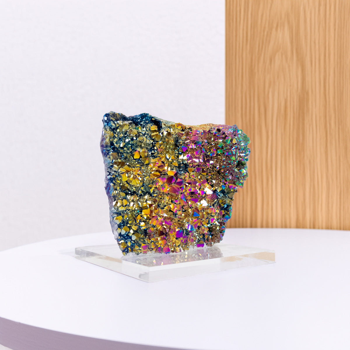 Drusa Quartzo Titânio Rainbow na Base Acrílica 550 gramas