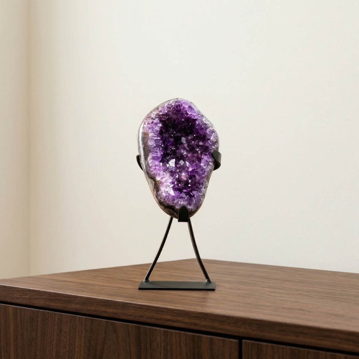 Drusa de Ametista Uruguaia na Base Metal Preto 1,080 kg